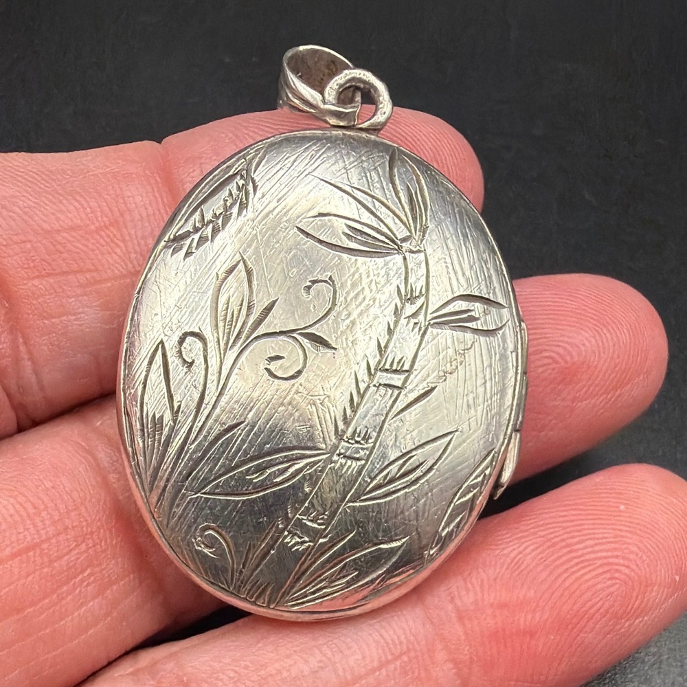 Vintage Locket Silver Bamboo Japonisme Engraved Oval Pendant 1.62in